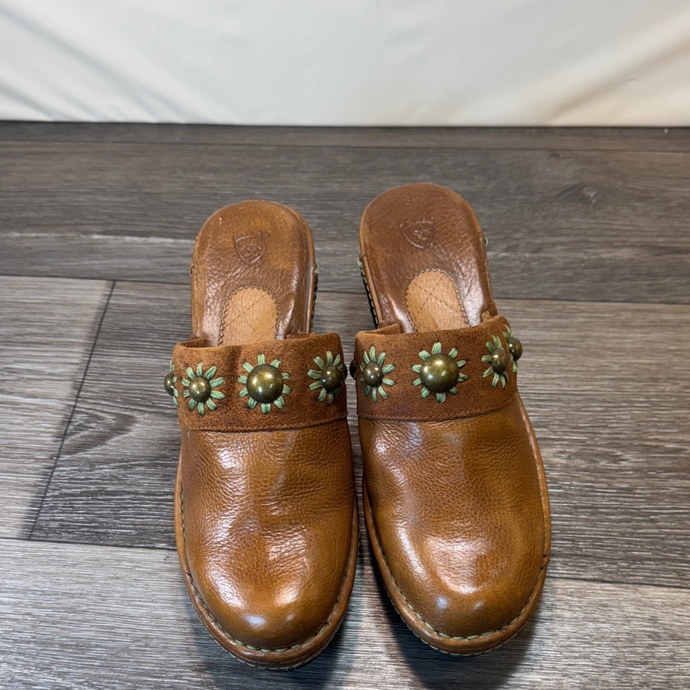 Ariat Brown Leather Women's Clogs size 9 (j182)